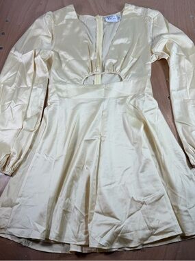 Hello Molly long sleeve cut out mini dress Size 6 Medium Light Yellow